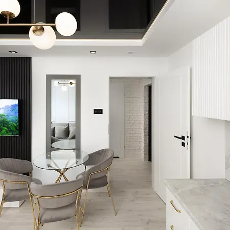 Luksusowy W Poblizu Basen,galeria,silownia,lotnisko 8min Radom